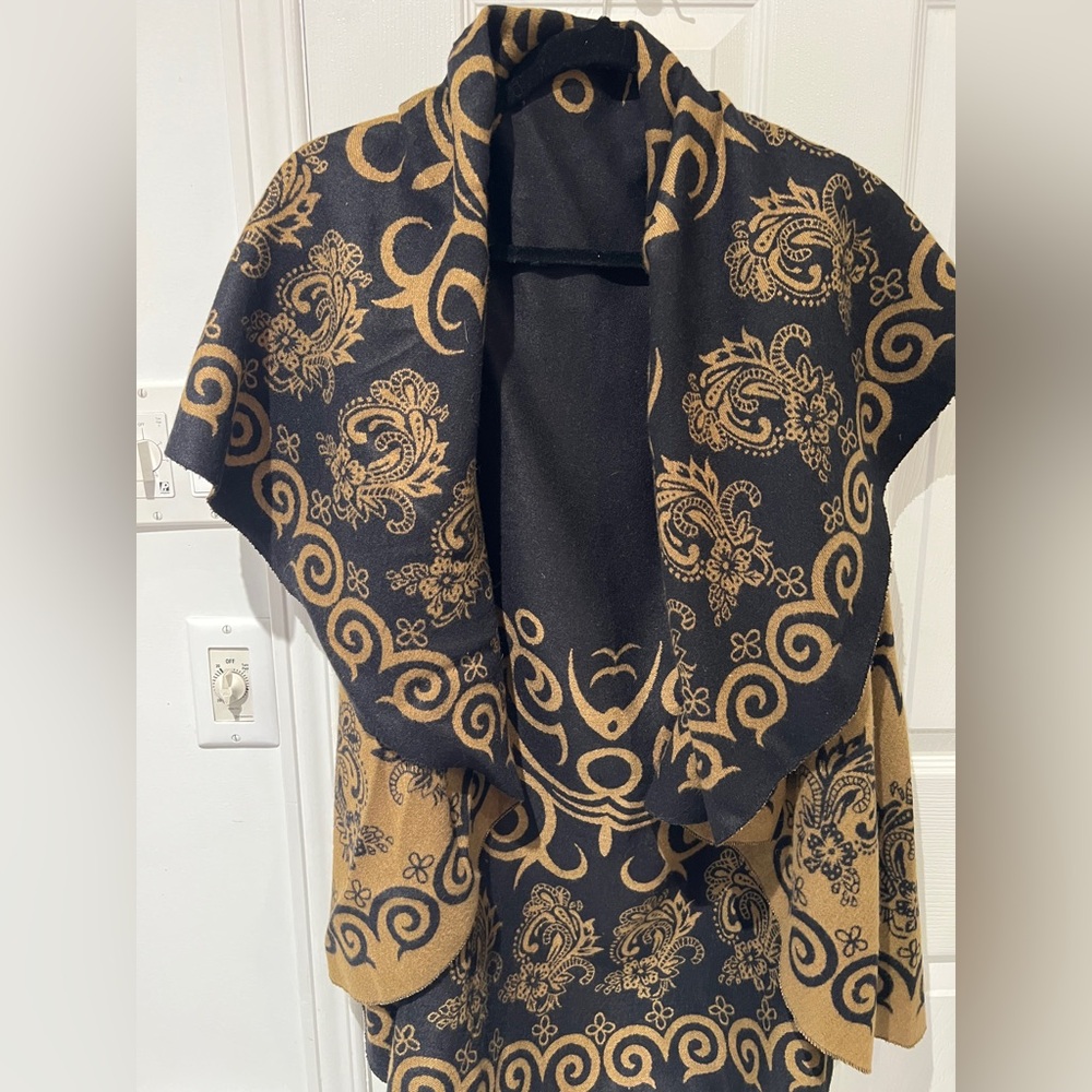 Pashmina wrap REVERSIBLE ruffled capelet
